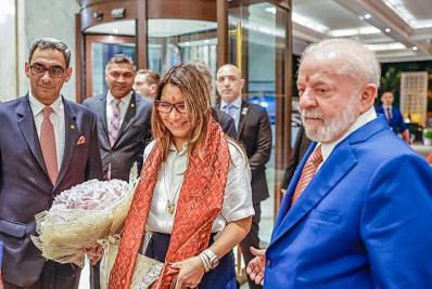 Janja apaga vídeo sobre 'sair dançando' na Índia após críticas por ausência de Lula no RS