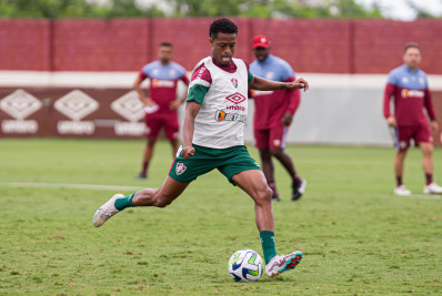Keno admite dificuldade de adaptação em início no Fluminense e exalta Diniz: 'Mudou o meu estilo'