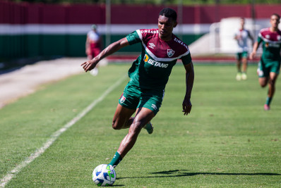 Com altos e baixos, Lelê não tem permanência garantida no Fluminense em 2024