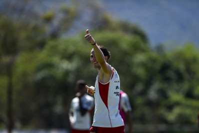 Vídeo: Filipe Luís marca golaço em treino do Flamengo no Ninho do Urubu