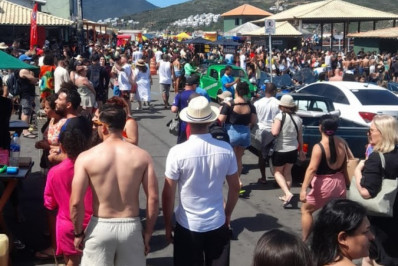 Passeios de barco são liberados em Arraial do Cabo neste sábado (9)