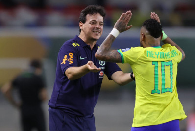 Diniz valoriza goleada em estreia e destaca Neymar: 'Ídolo muito gigante'