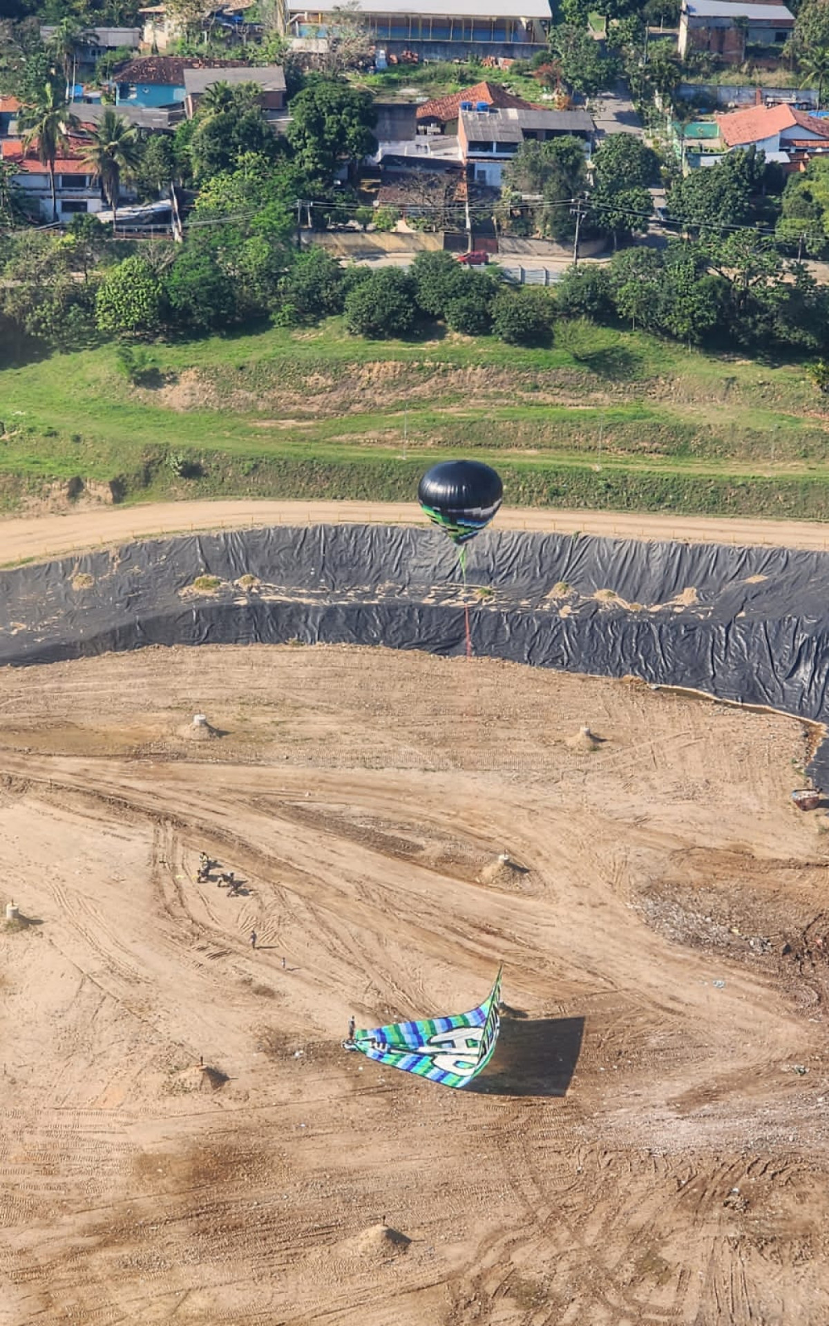 Balão foi abatido em São Gonçalo por aeronave do GAM - Divulgação