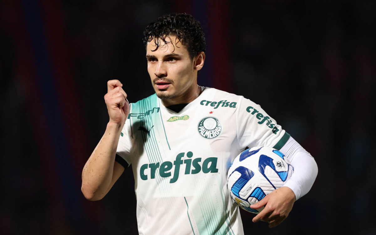 O jogador Raphael Veiga, da SE Palmeiras, em jogo contra a equipe do C Cerro Porte&ntilde;o, durante partida v&aacute;lida pela fase de grupos, da Copa Libertadores, no Est&aacute;dio La Nueva Olla. (Foto: Cesar Greco/Palmeiras/by Canon)
