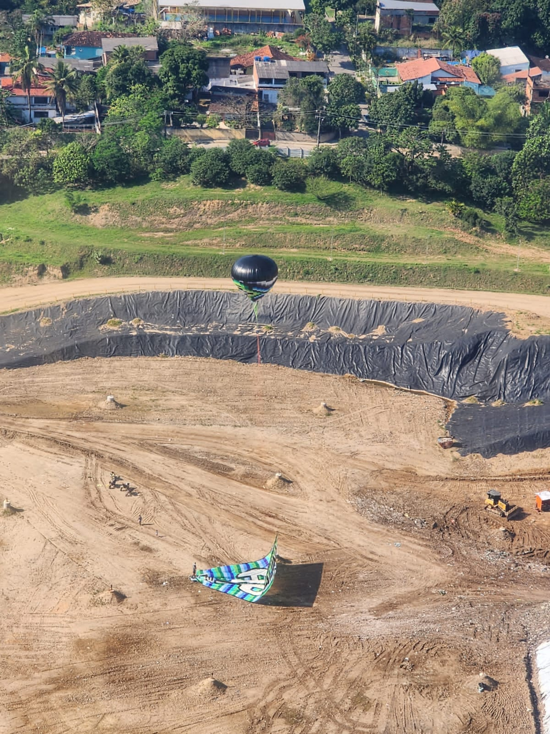 Balão foi abatido em São Gonçalo por aeronave do GAM