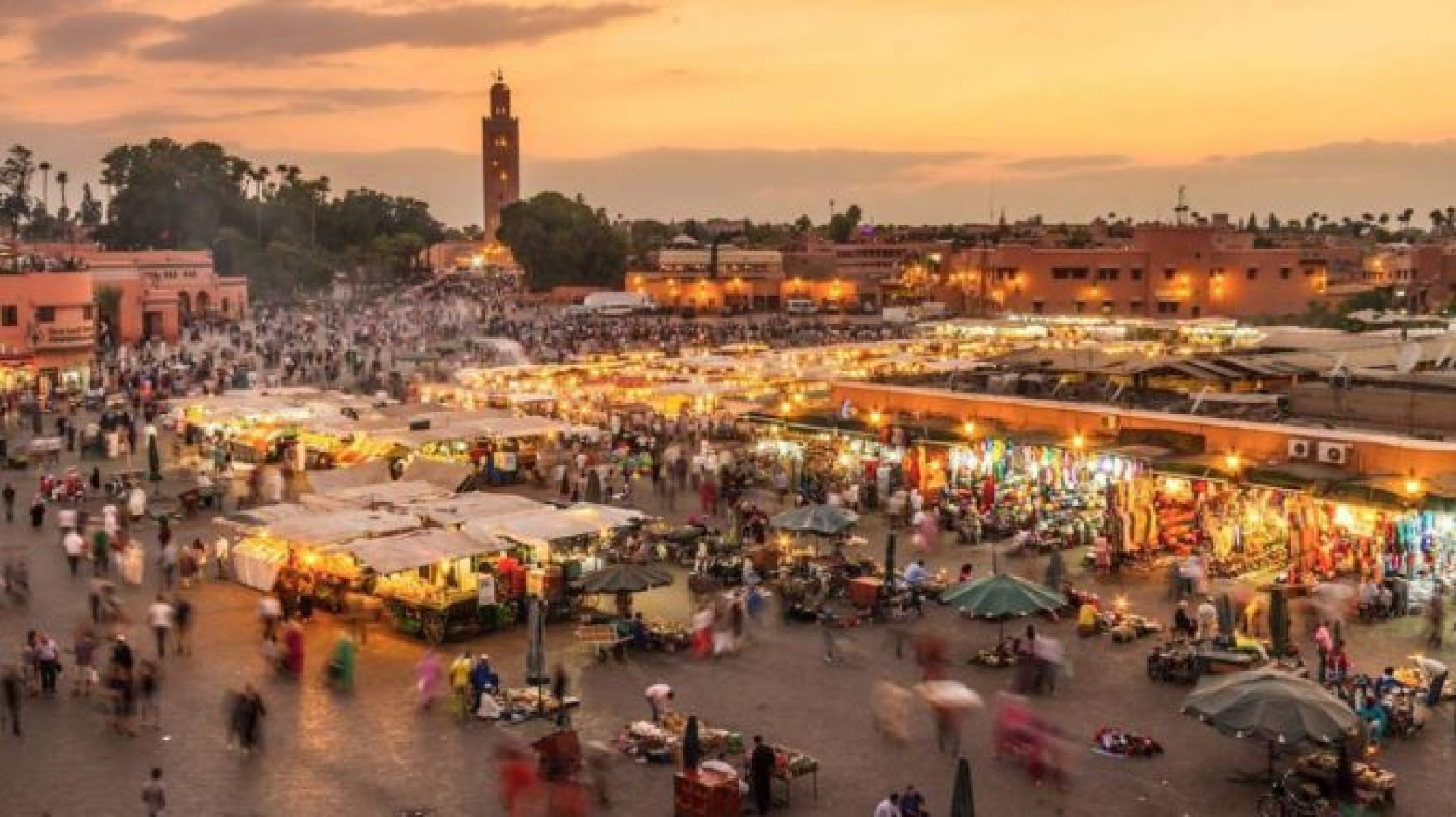 Praça Jemaa el-Fna em Marrakech, no Marrocos - Reprodução/LES JARDINS DE LA MÉDINA