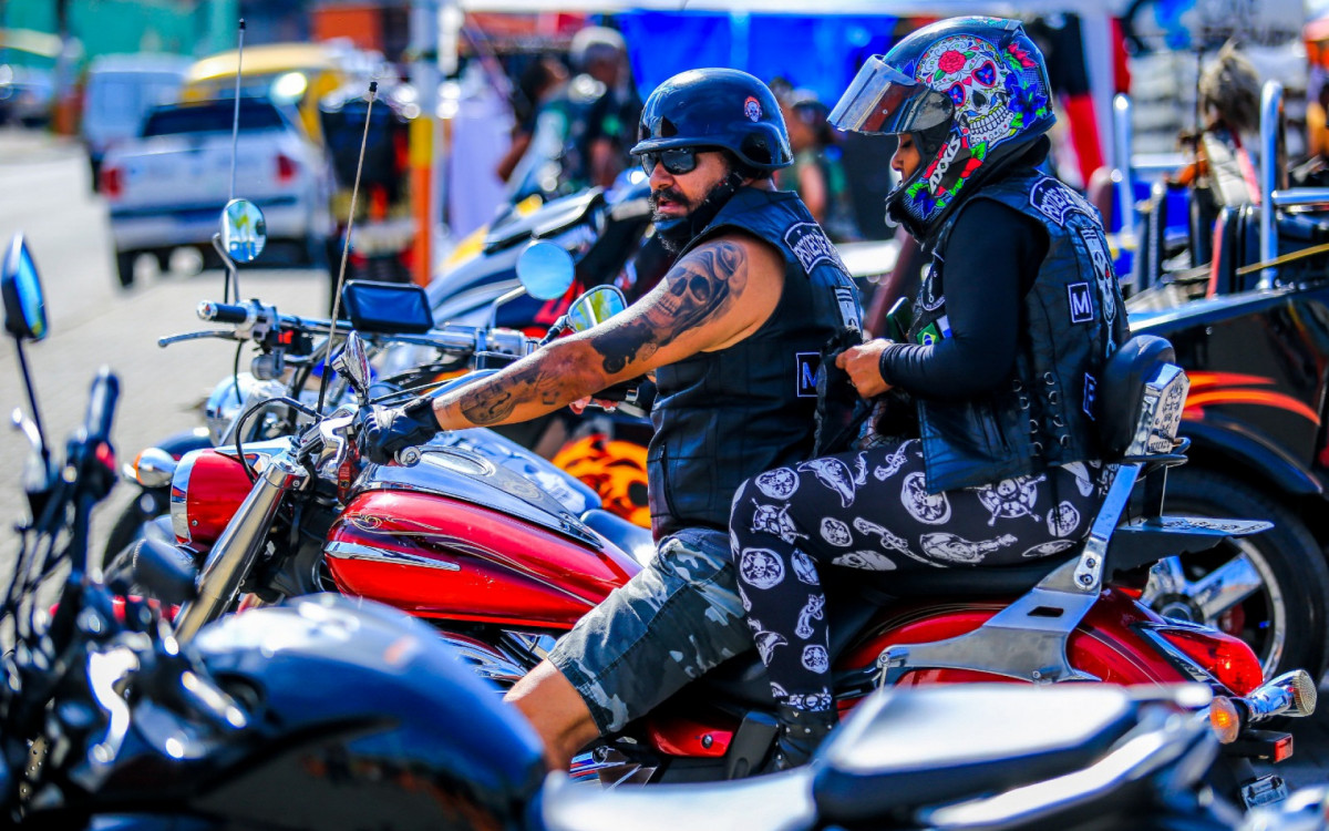 Motociclistas aproveitaram o evento que teve barraquinhas de bebidas, comidas, roupas e acessórios
