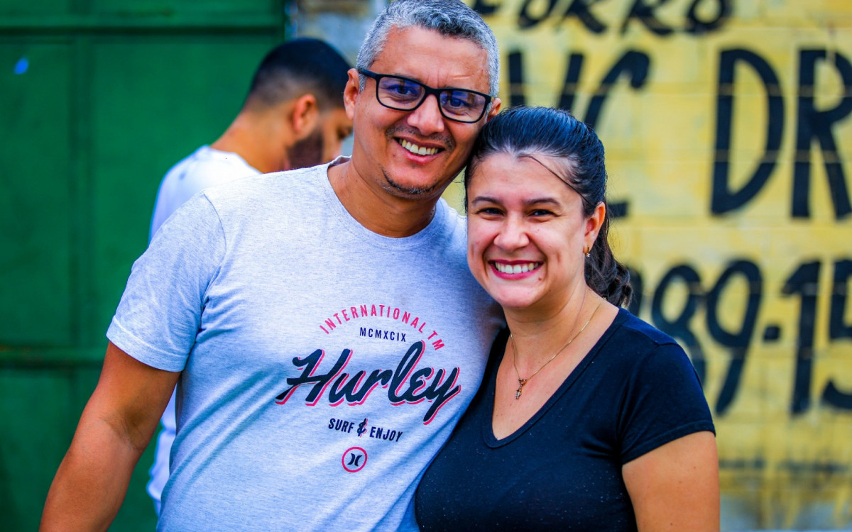 Suellen Pereira se emocionou ao ver o seu filho Lucas Lima desfilar pela primeira vez