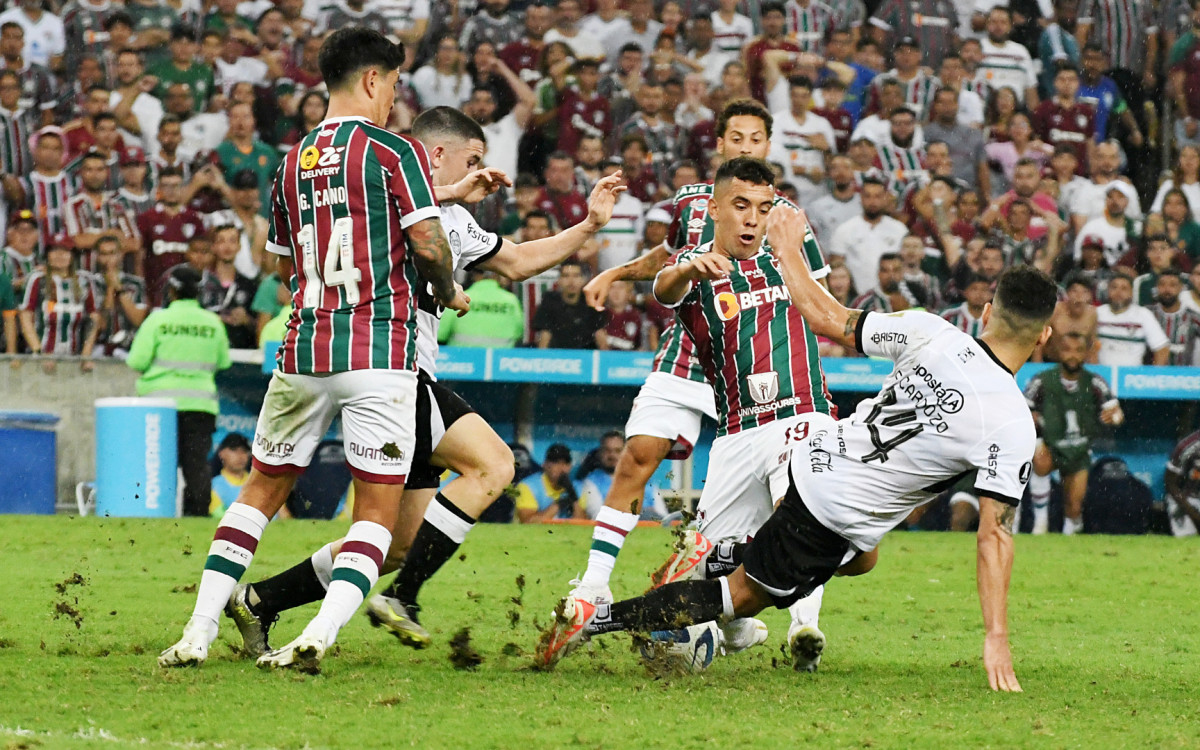 Campo do Maracanã estava péssimo em Fluminense x Olimpia - MAILSON SANTANA/FLUMINENSE