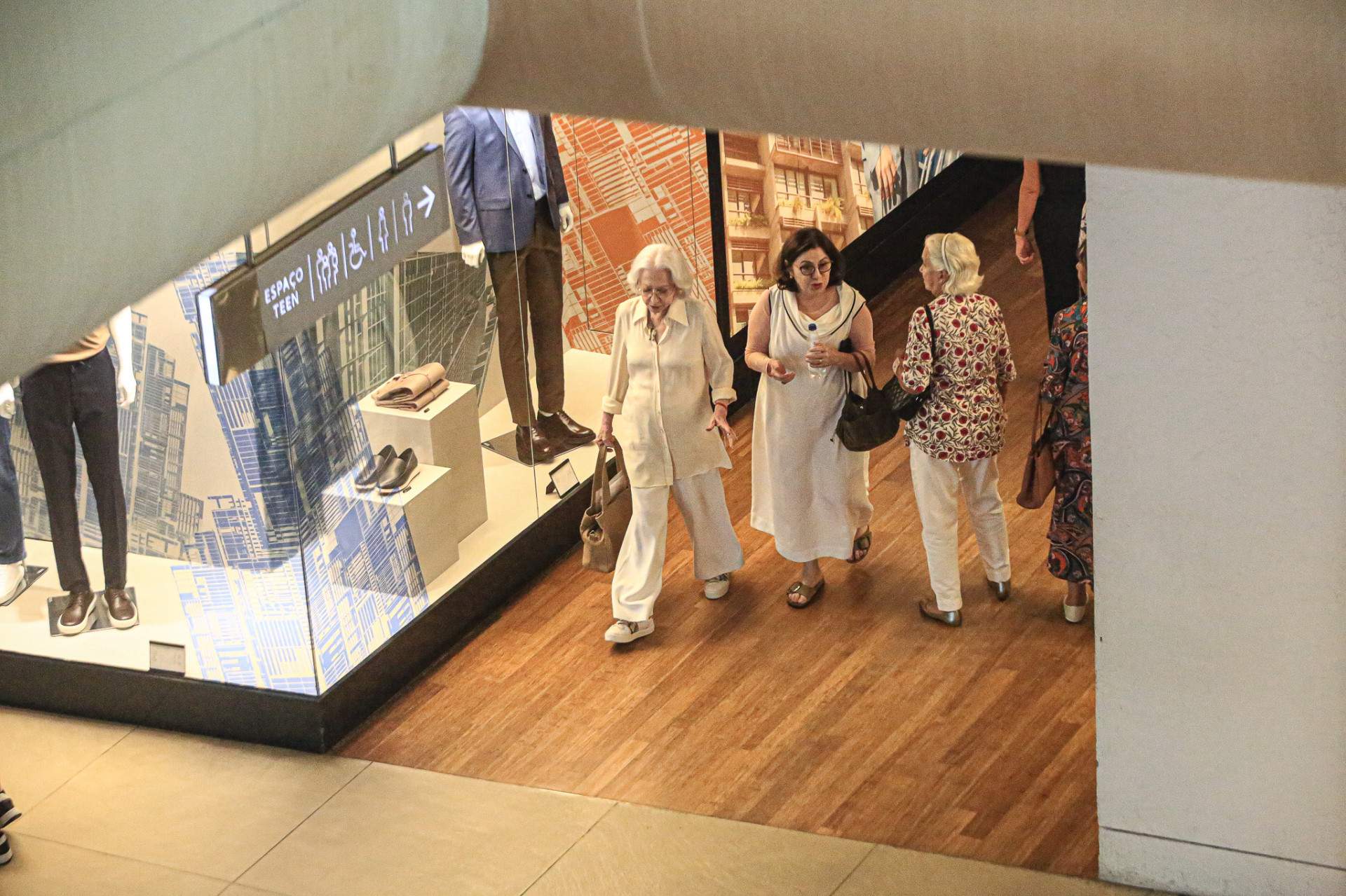 Fernanda Montenegro é clicada em shopping da Zona Oeste do Rio - Edson Douglas / Agnews