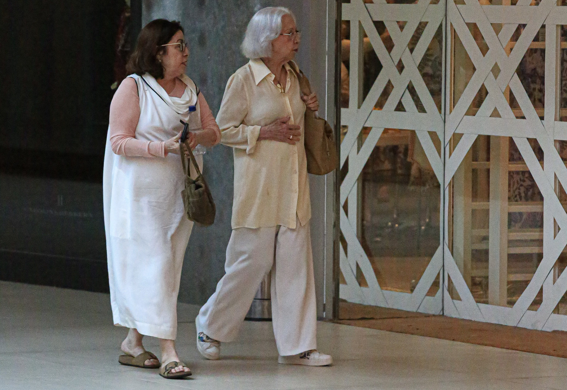 Fernanda Montenegro é clicada em shopping da Zona Oeste do Rio - Edson Douglas / Agnews