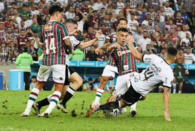 Conmebol multa Fluminense por estado do gramado do Maracanã