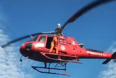 Vídeo: bombeiros resgatam mulher do Costão da Praia do Secreto