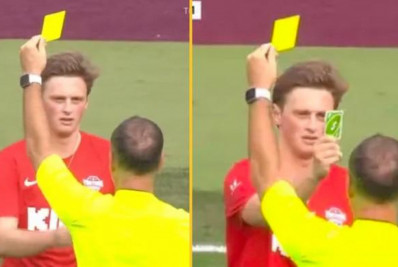 Vídeo! jogador mostra carta do jogo 'Uno' ao árbitro após receber cartão amarelo