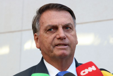 Bolsonaro tem 'desconforto intestinal' e precisa passar novamente por hospital