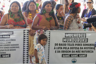 Sessão em homenagem à Marcha das Mulheres Indígenas é realizada na Câmara 