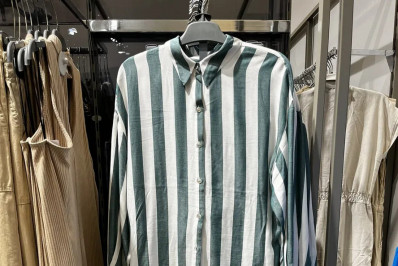 Riachuelo interrompe venda de roupa comparada a uniforme de campo de concentração 