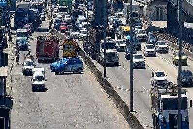 Capotamento na Avenida Brasil deixa mulher ferida