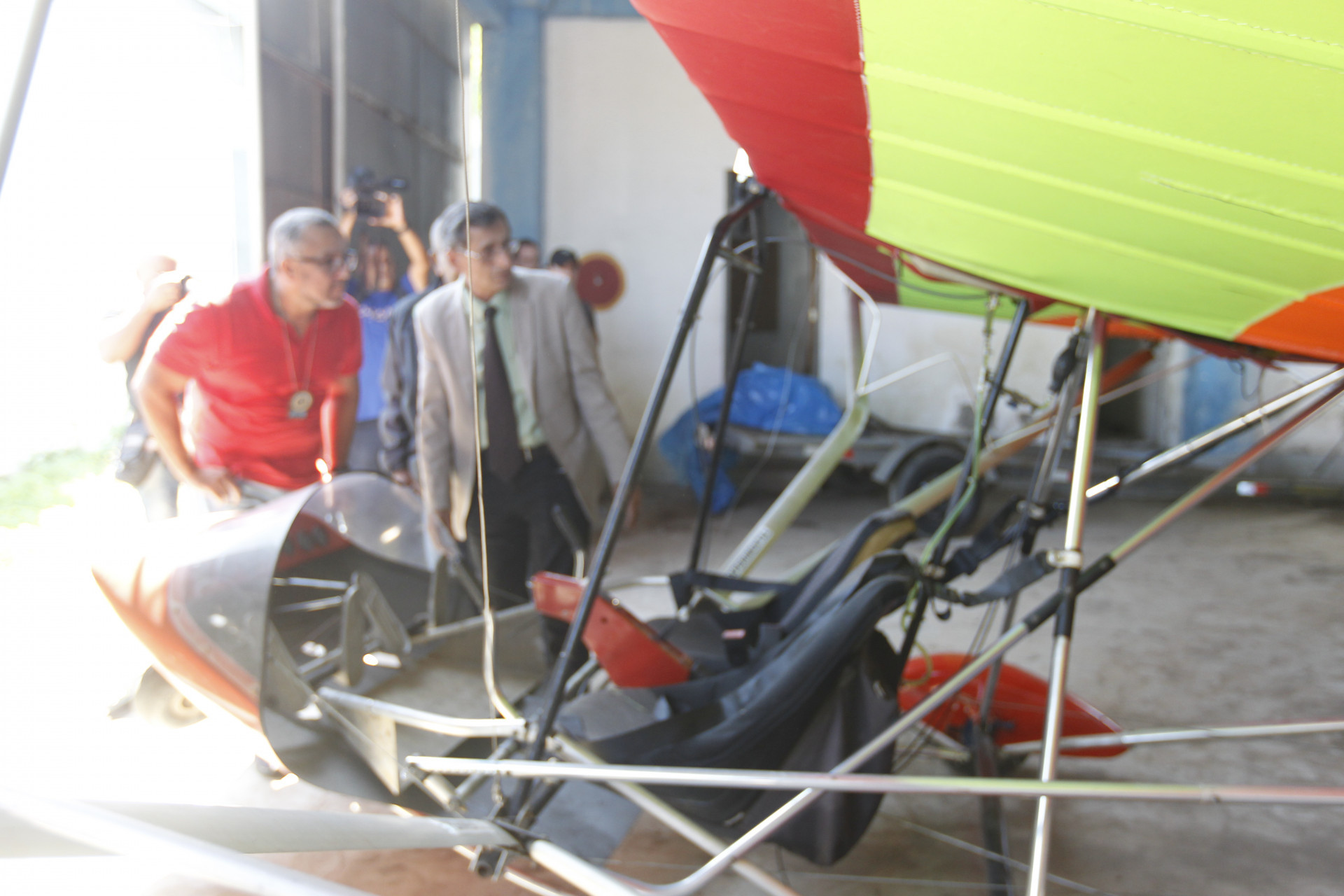 Ultraleve que atingiu e matou jovem no Aeroclube de Nova Igua&ccedil;u passou por per&iacute;cia - Reginaldo Pimenta / Agencia O Dia