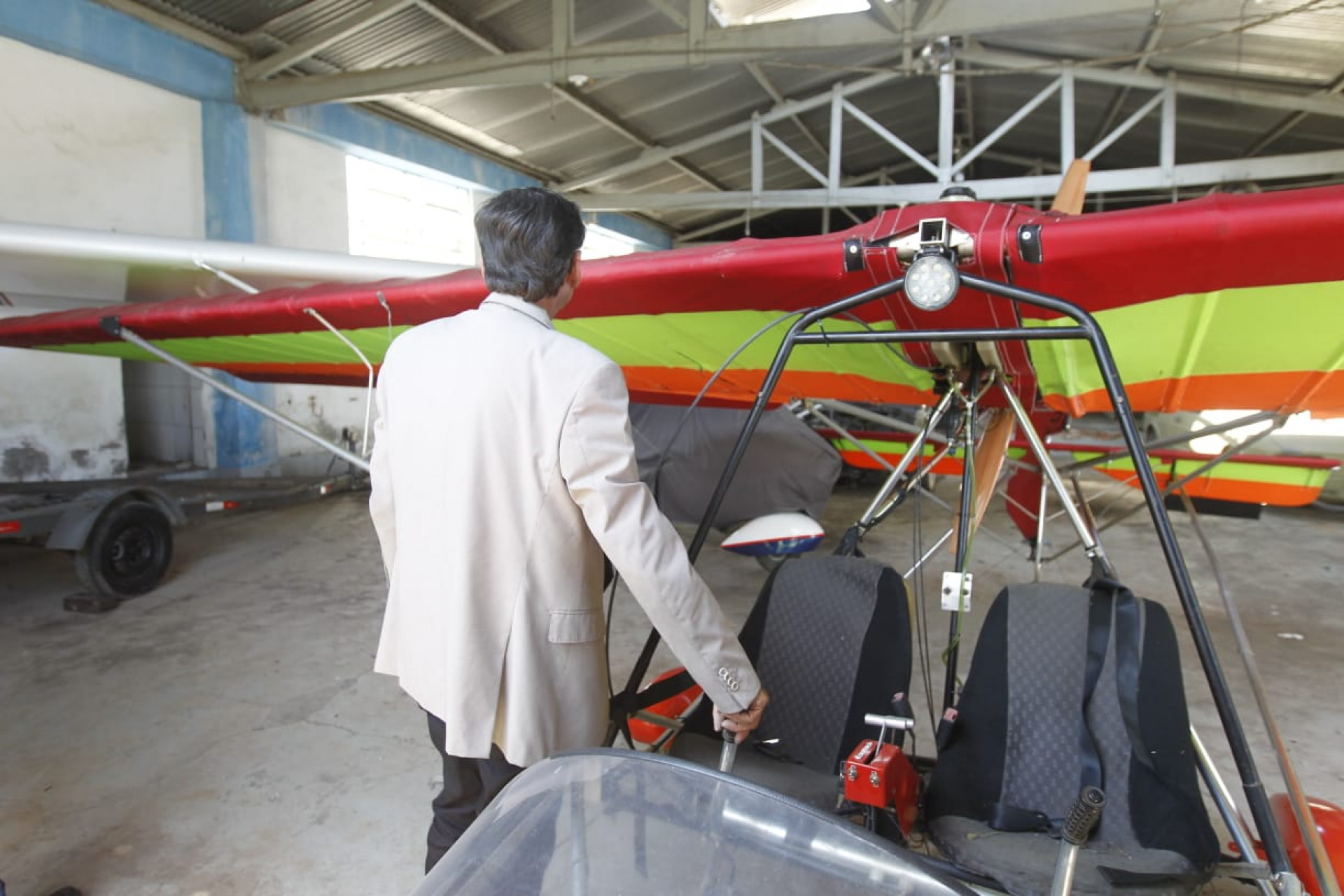 Perícia realizada no ultraleve que atingiu e matou estudante Caroline Kethlin - Reginaldo Pimenta/Agência O Dia