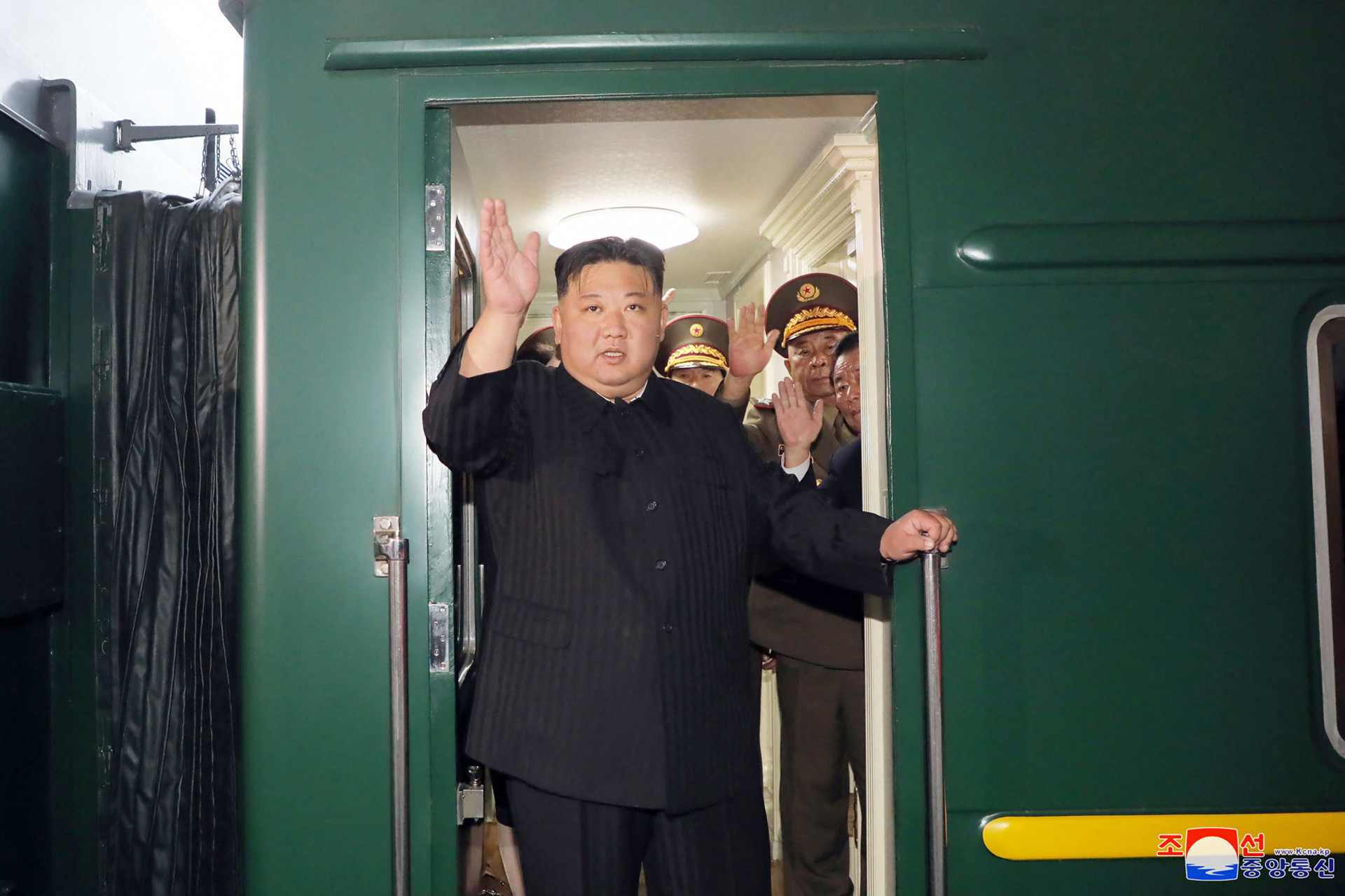 Kim Jong-un chama Coreia do Norte de 'potência espacial' e celebra 'nova  era