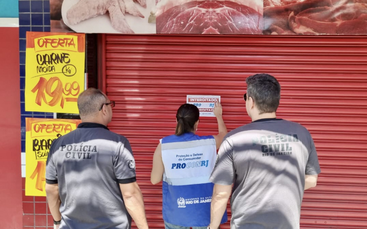 Agentes apreenderam 406 Kg de alimentos vencidos, mal armazenados ou sem especificação quanto a manipulação e validade 