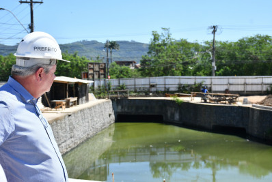 Rotatória de Camboinhas segue em obras e deve ficar pronta para o verão