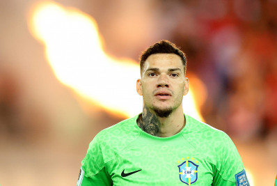 Saída de goleiro pode aproximar Flamengo de Ederson, do Manchester City