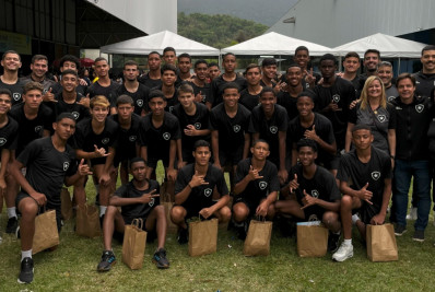 Jogadores da base do Botafogo vão à Bienal do livro 2023: 'Dia muito especial'