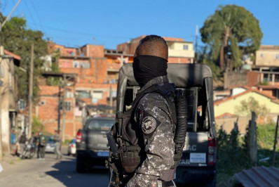 PM faz operação contra o tráfico em vários bairros de Volta Redonda