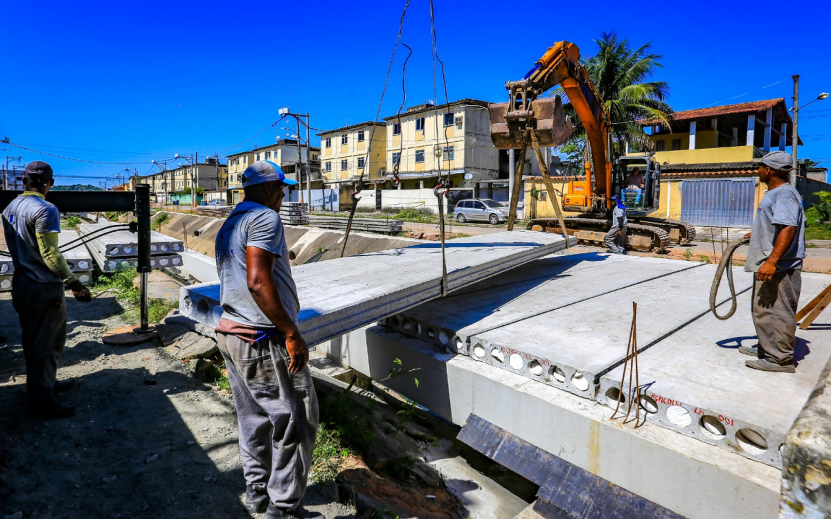 Na primeira etapa de obras serão cobertos mais de 450 metros do valão com lajes pré-moldadas em toda a extensão