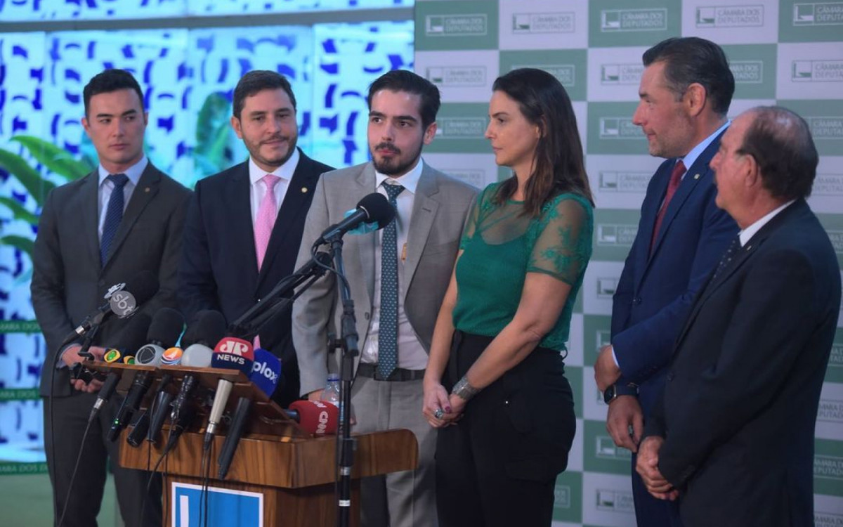 João Guilherme Silva e Luciana Cardoso, filho e mulher de Faustão, estiveram na Câmara dos Deputados - Reprodução/Instagram