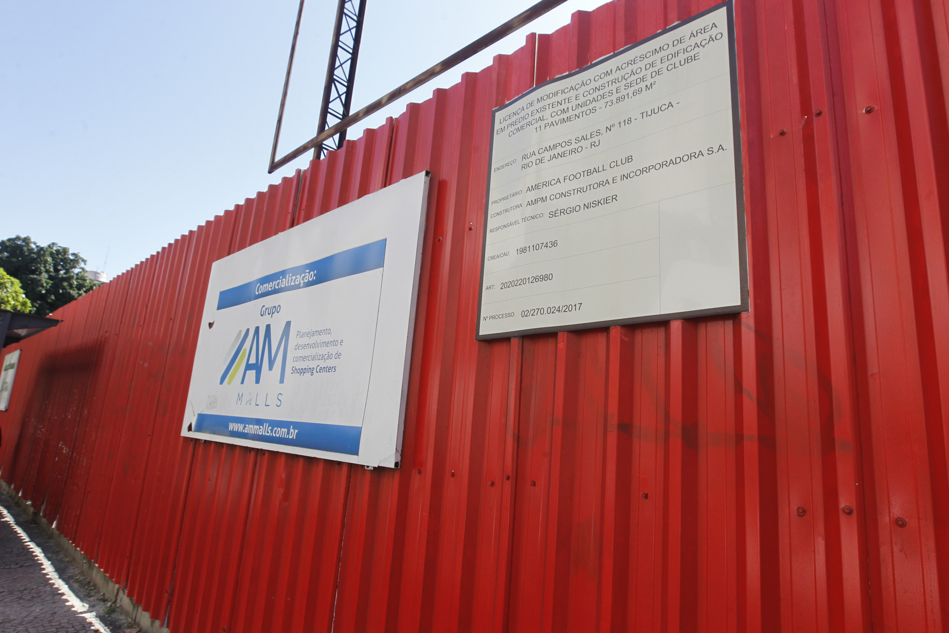 Empresa respons&aacute;vel alega que aguarda libera&ccedil;&atilde;o da Prefeitura para retomar obras - Reginaldo Pimenta/Ag&ecirc;ncia O Dia