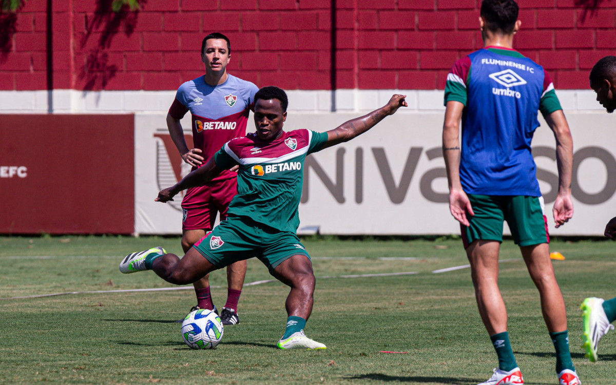 Titular da Colômbia, Jhon Arias voltou a treinar no Fluminense nesta quinta-feira