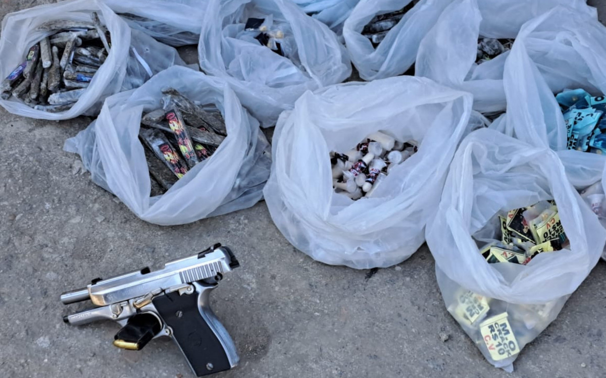 Agentes da 51ªDP (Paracambi) apreenderam arma e drogas com criminoso