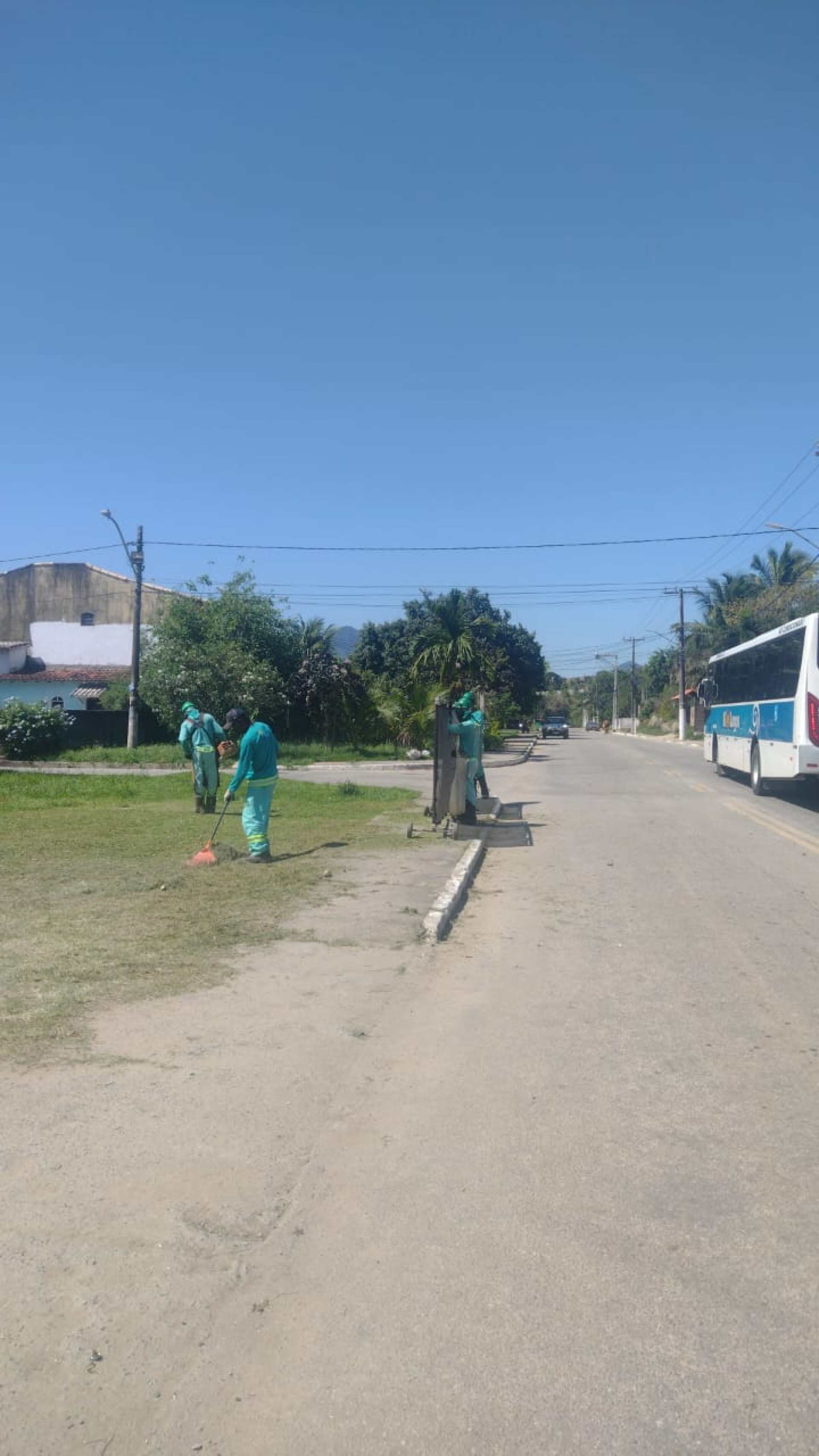 Prefeitura realiza serviços de limpeza e manutenção nos bairros de Saquarema - Divulgação