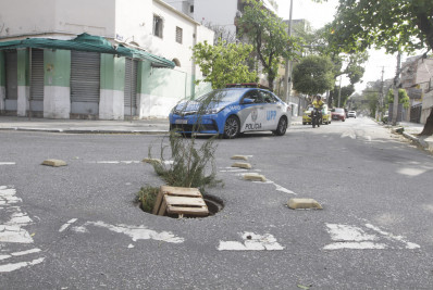Moradores do Engenho Novo denunciam furto de tampas de bueiro
