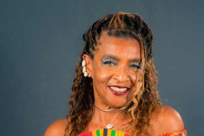 Projeto de valorização da literatura reúne atrizes em apresentações gratuitas