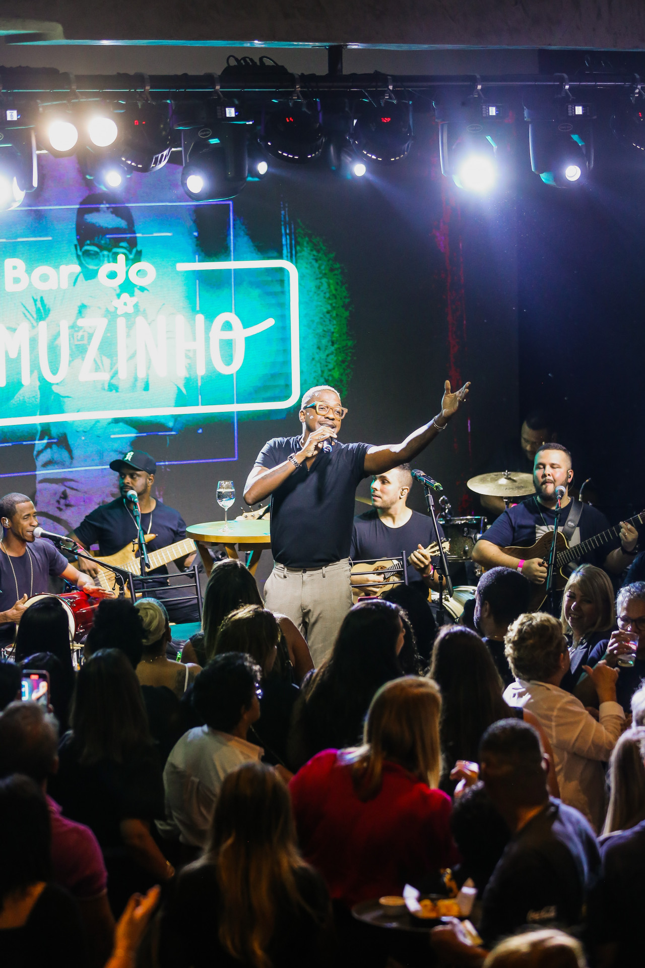 Mumuzinho em seu bar