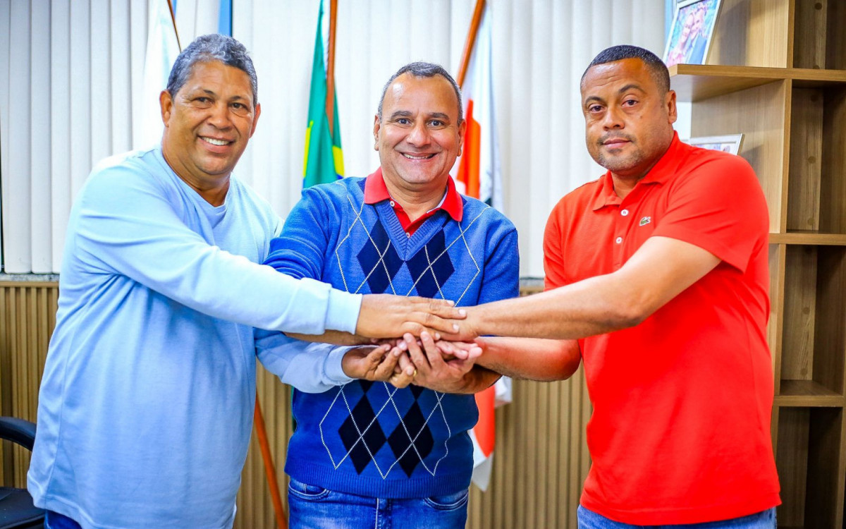 O Líder do Governo, Nuna (E), e o presidente da Câmara Municipal, Armandinho Penélis (D), reafirmaram o apoio ao prefeito Waguinho