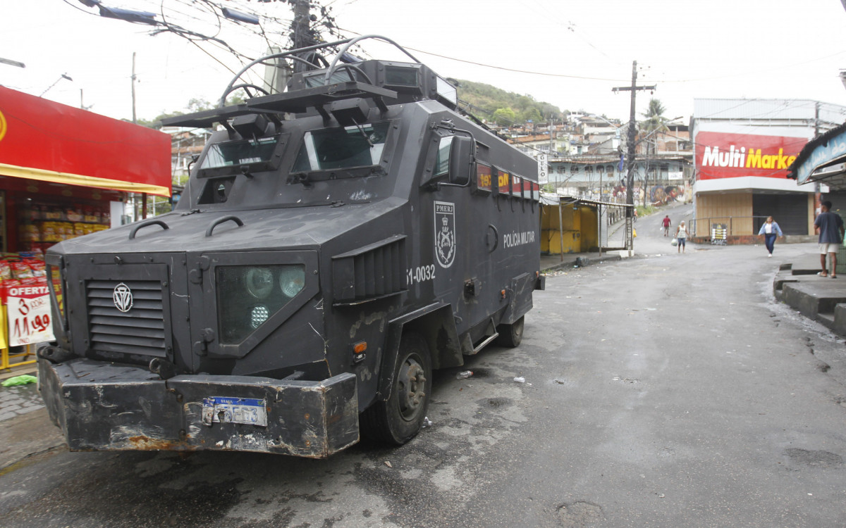 Opera&ccedil;&atilde;o BOPE e CORE na comunidade Bateau Mouche, na Pra&ccedil;a Seca nesta sexta-feira (15).
