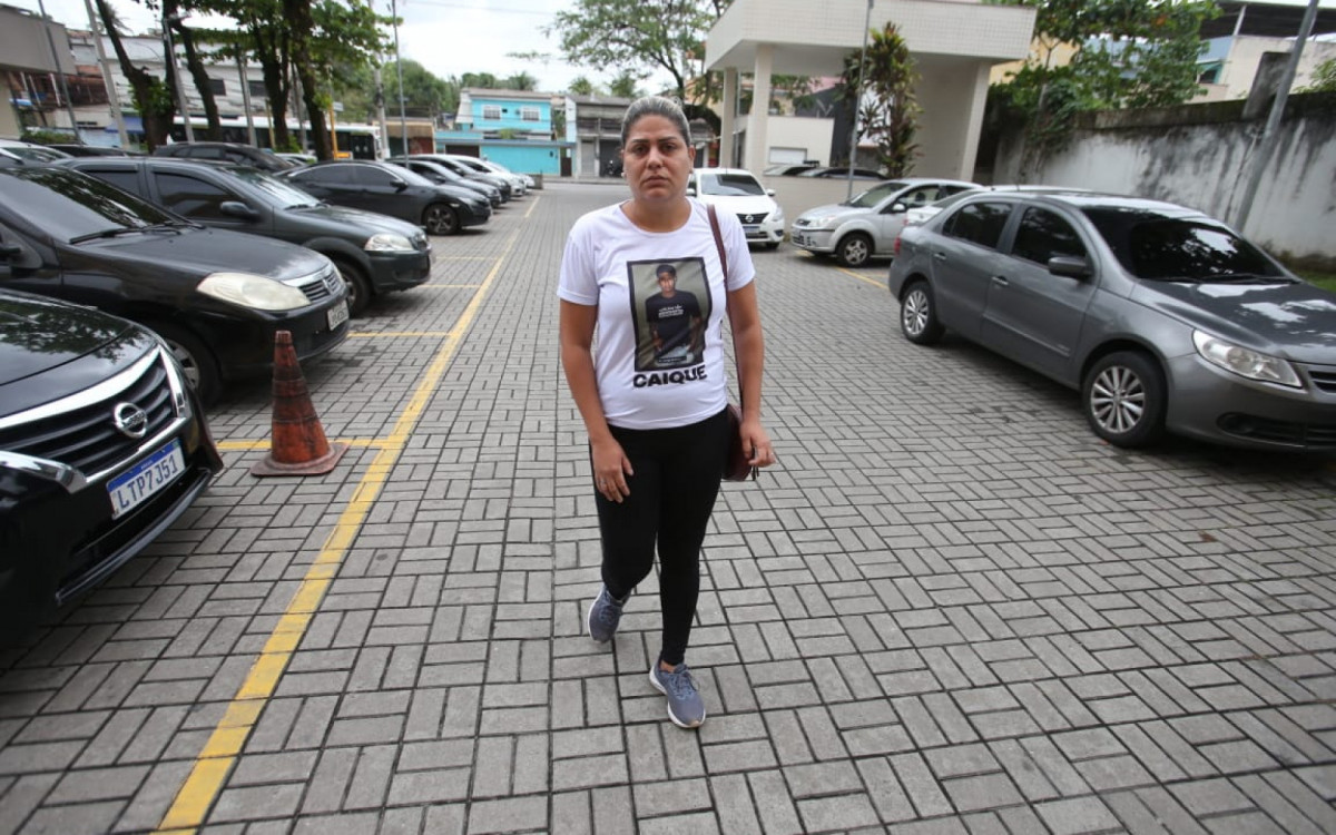 Familiares de Caíque e Kauã estiveram na DH nesta sexta (15) em buscas de respostas - Cleber Mendes/Agência O DIA