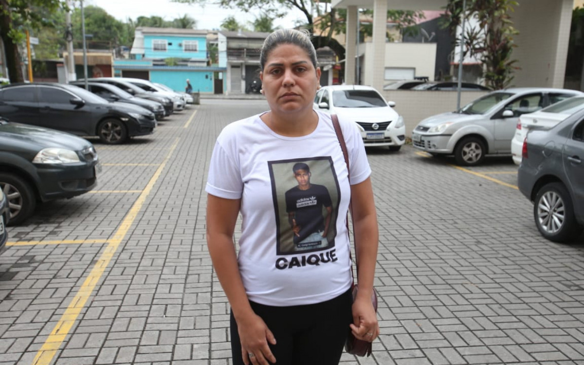 Familiares de Caíque e Kauã estiveram na DH nesta sexta (15) em buscas de respostas - Cleber Mendes/Agência O DIA