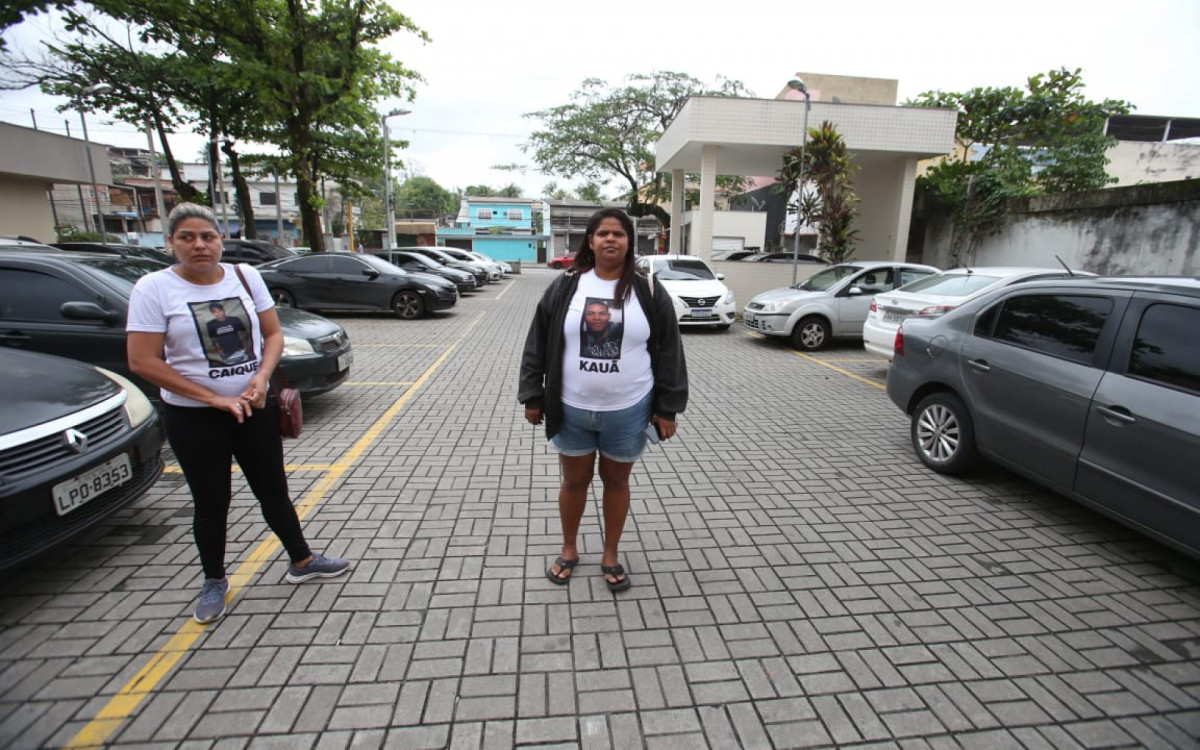 Familiares de Caíque e Kauã estiveram na DH nesta sexta (15) em buscas de respostas - Cleber Mendes/Agência O DIA