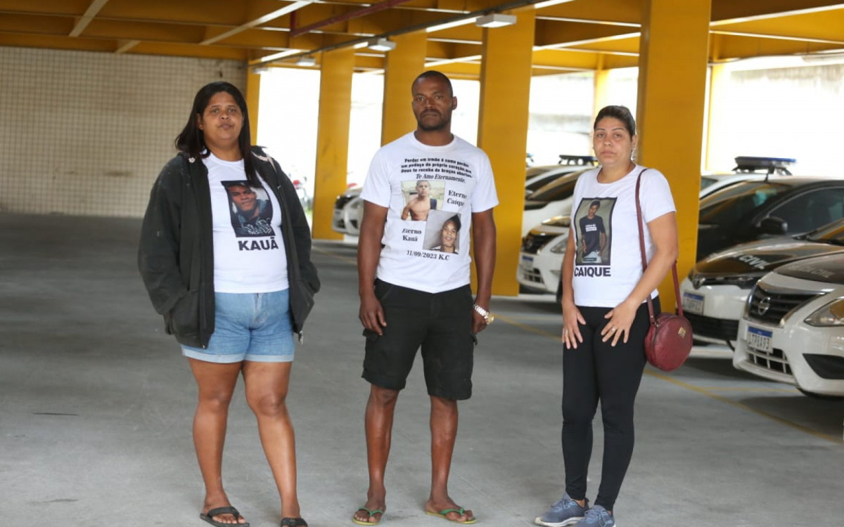 Familiares de Caíque e Kauã estiveram na DH nesta sexta (15) em buscas de respostas - Cleber Mendes/Agência O DIA