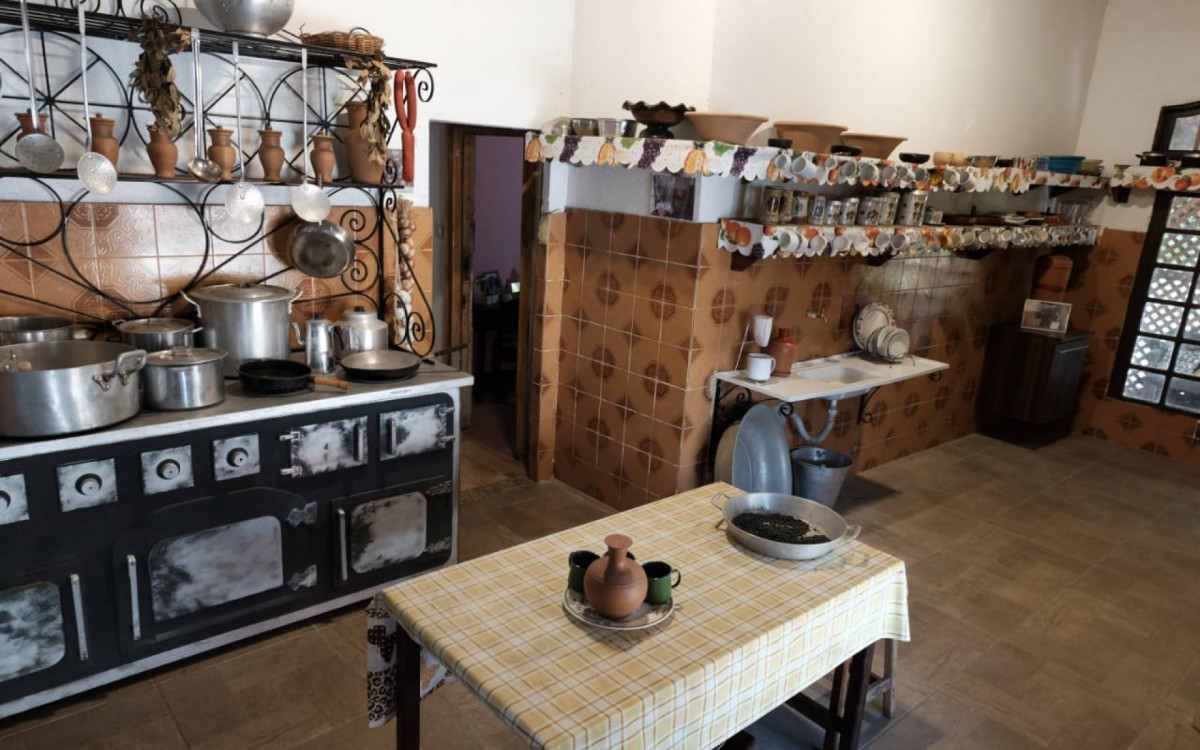 Cozinha da antiga casa onde foi gravado O Sítio do Picapau Amarelo, na Zona Oeste, totalmente reformada - Pedro Ivo / Agência O Dia