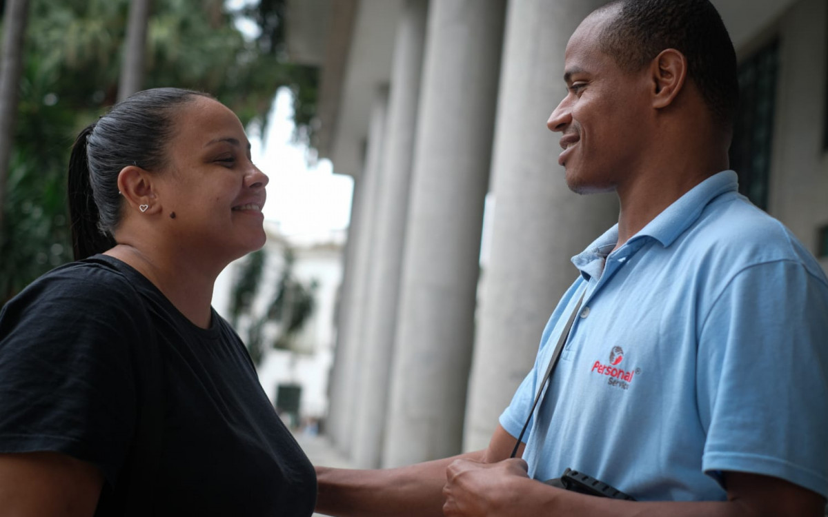 Diego e a mulher, Tatiane Coelho, após sua soltura