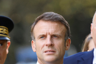 Após críticas, Macron defende presença em missa do papa Francisco na França