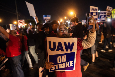 Greve histórica afeta as três grandes montadoras dos Estados Unidos