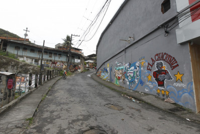 Operação da PM na Praça Seca provoca intenso confronto